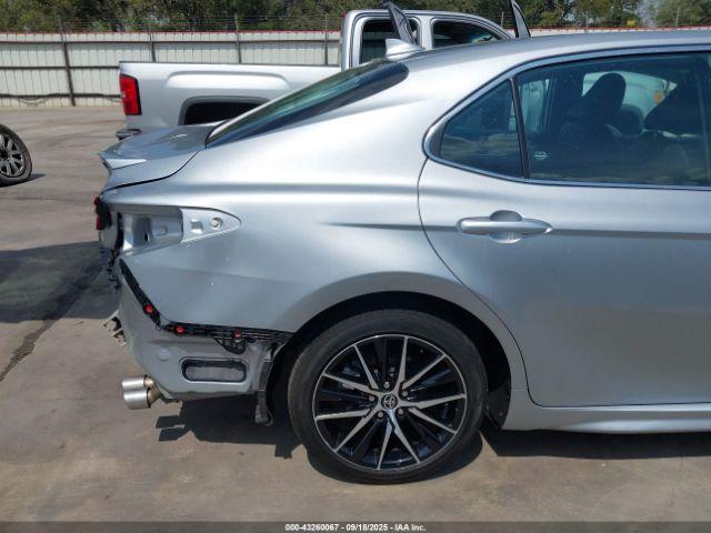 Toyota Camry Se Image 6