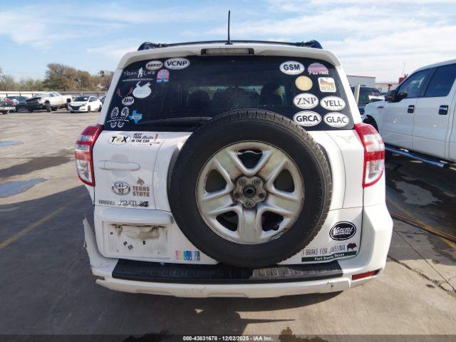 Toyota RAV4 Image 10