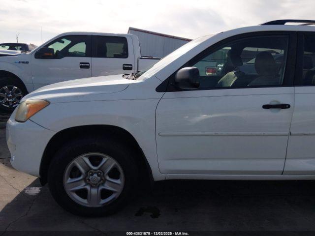 Toyota RAV4 Image 16