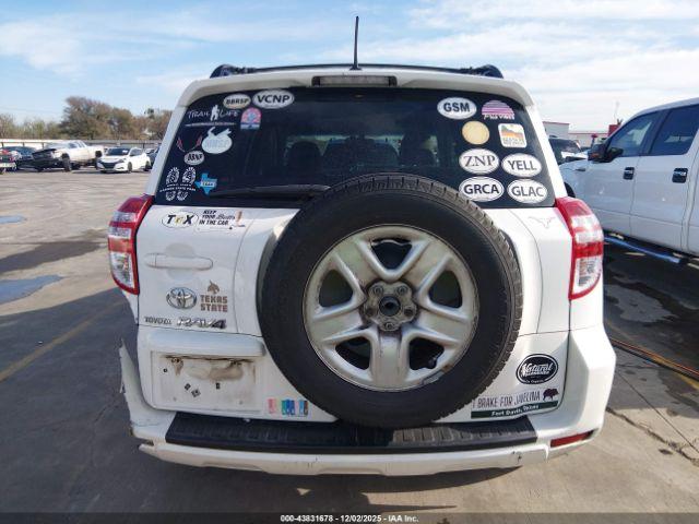 Toyota RAV4 Image 15