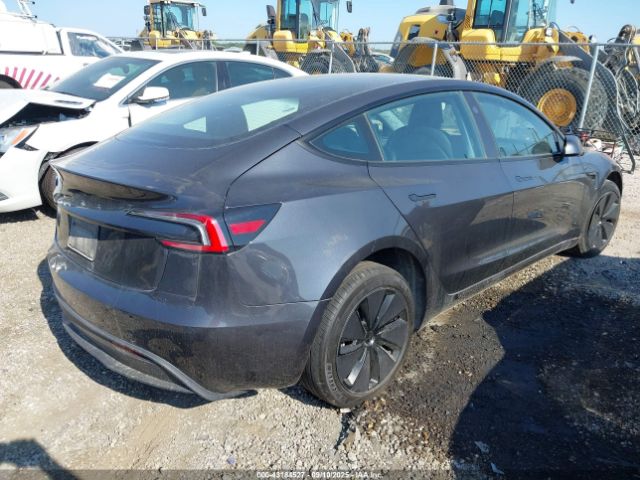 Tesla Model 3 Image 5