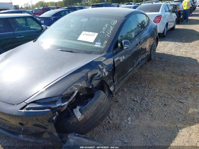 Tesla Model 3 Image 9